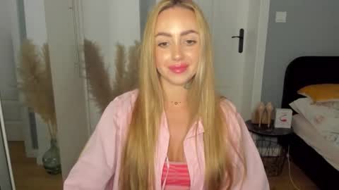 Snapshot of sexy_coralie chatting on May 2026 02:26:01 PM C o r a l i e online show from May 2026 02:26:01 PM