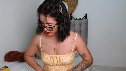 Snapshot of sexy_lia_latina chatting on October 2025 02:43:02 AM Celeste online show from October 2025 02:43:02 AM