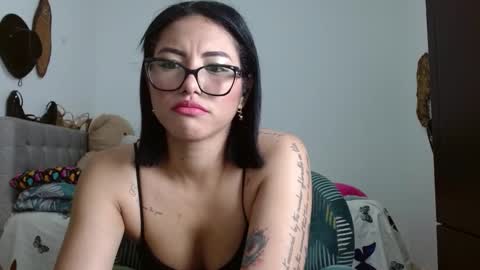 Snapshot of sexy_lia_latina chatting on November 2025 12:33:01 AM Celeste online show from November 2025 12:33:01 AM