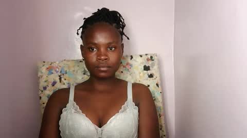 Molyne online show from February 2026 07:39:02 PM