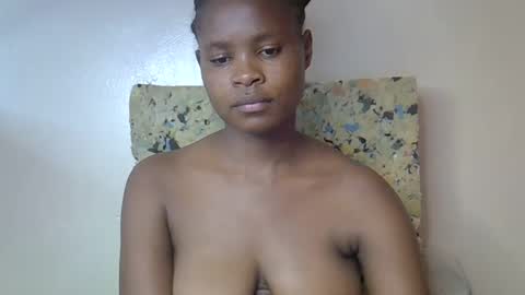 Snapshot of sexy_molyne chatting on April 2026 11:31:02 AM Molyne online show from April 2026 11:31:02 AM