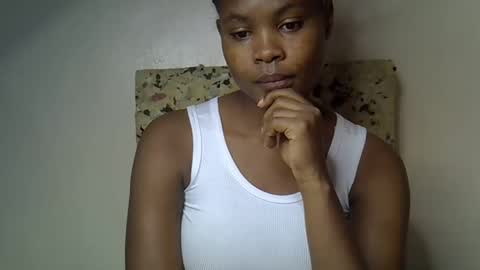 Snapshot of sexy_molyne chatting on April 2026 12:24:02 AM Molyne online show from April 2026 12:24:02 AM
