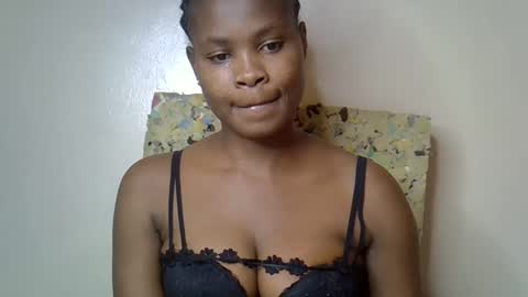Snapshot of sexy_molyne chatting on April 2026 01:28:01 PM Molyne online show from April 2026 01:28:01 PM