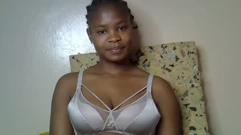 Snapshot of sexy_molyne chatting on May 2026 05:05:01 AM Molyne online show from May 2026 05:05:01 AM