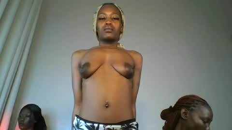 Snapshot of sexy_momah chatting on June 2026 01:07:02 AM SEXY MOMAH online show from June 2026 01:07:02 AM