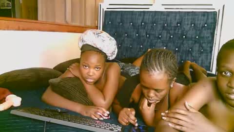 sexy_tecla online show from November 2025 02:44:01 AM