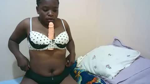 Tiffah online show from November 2025 04:17:02 PM