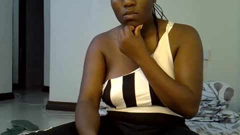 Snapshot of sexy_yello chatting on October 2025 08:20:01 PM Bantu girl online show from October 2025 08:20:01 PM