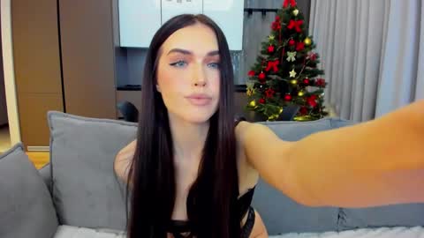 Snapshot of sexyangeloux chatting on December 2024 09:40:01 PM Lou online show from December 2024 09:40:01 PM