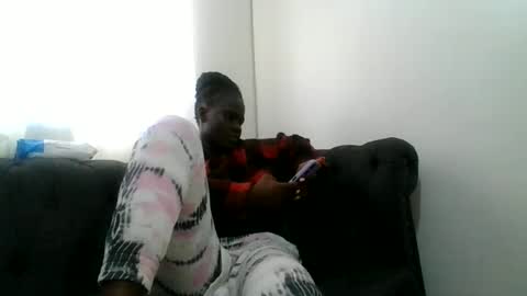 Snapshot of sexybeb25 chatting on May 2026 09:27:02 AM yvonne online show from May 2026 09:27:02 AM