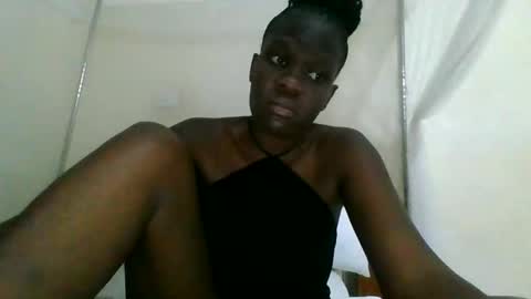 Snapshot of sexybeb25 chatting on May 2026 05:35:01 AM yvonne online show from May 2026 05:35:01 AM