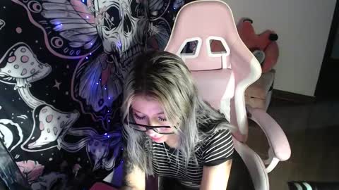 Snapshot of sexycarriie chatting on February 2025 08:25:02 AM Carrie online show from February 2025 08:25:02 AM