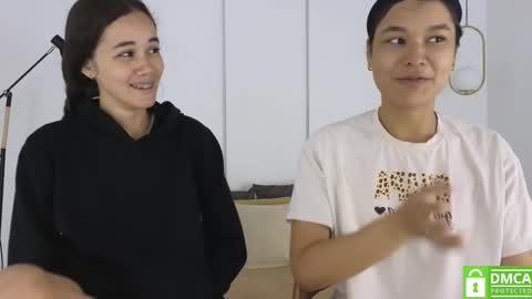 chanell and yina online show from December 2025 01:20:01 PM