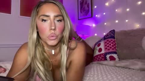 Snapshot of sexygoodvibebabe69 chatting on April 2026 08:20:01 AM Ashley Love online show from April 2026 08:20:01 AM