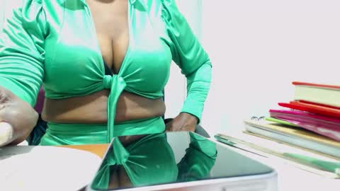 Snapshot of sexyhanny4u chatting on October 2025 01:55:02 AM sexyhanny4u online show from October 2025 01:55:02 AM