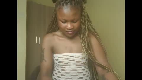 queenivy online show from November 2025 03:05:01 AM