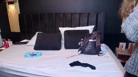 Snapshot of sexyrachel_ chatting on October 2025 12:00:02 PM R A C H E L online show from October 2025 12:00:02 PM