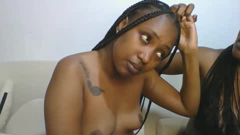 Snapshot of sexyriri22 chatting on December 2025 10:05:01 PM sexyriri22 online show from December 2025 10:05:01 PM