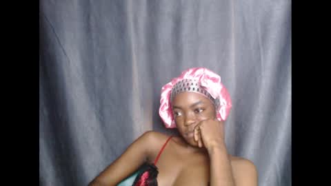 Snapshot of sexyxbunnyxx chatting on December 2024 10:22:01 AM Blue online show from December 2024 10:22:01 AM