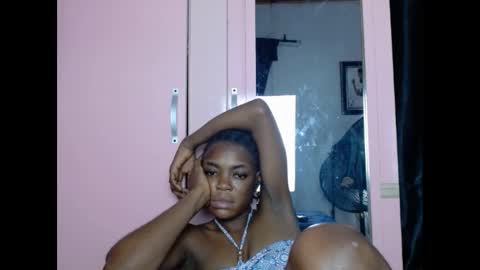 Snapshot of sexyxbunnyxx chatting on January 2025 01:06:01 AM Blue online show from January 2025 01:06:01 AM