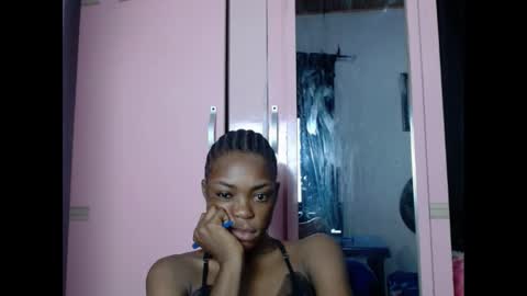 Snapshot of sexyxbunnyxx chatting on January 2025 01:16:02 AM Blue online show from January 2025 01:16:02 AM