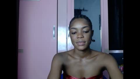 Snapshot of sexyxbunnyxx chatting on January 2025 09:17:01 PM Blue online show from January 2025 09:17:01 PM