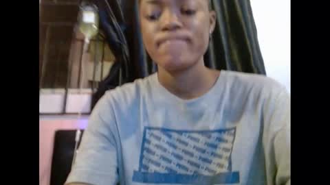 Snapshot of sexyxbunnyxx chatting on February 2025 09:52:01 PM Blue online show from February 2025 09:52:01 PM