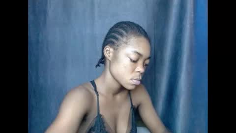 Snapshot of sexyxbunnyxx chatting on February 2025 07:12:02 AM Blue online show from February 2025 07:12:02 AM