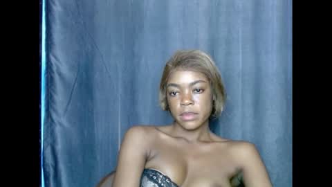 Snapshot of sexyxbunnyxx chatting on February 2025 10:39:01 AM Blue online show from February 2025 10:39:01 AM