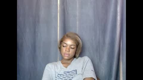 Snapshot of sexyxbunnyxx chatting on February 2025 03:40:01 PM Blue online show from February 2025 03:40:01 PM