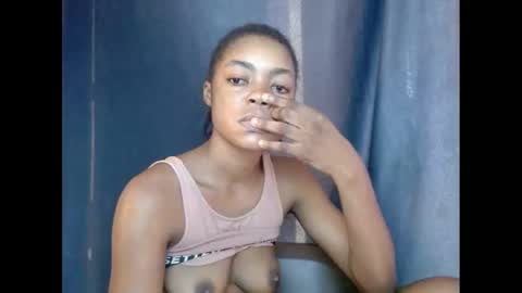 Snapshot of sexyxbunnyxx chatting on March 2025 02:32:01 PM Blue online show from March 2025 02:32:01 PM