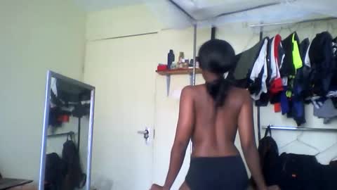 Snapshot of sexyy_tiny chatting on November 2025 10:47:02 AM Mel online show from November 2025 10:47:02 AM