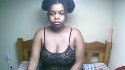 Snapshot of sexyyred_ chatting on April 2026 05:03:01 AM sexyyred_ online show from April 2026 05:03:01 AM