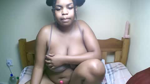 Snapshot of sexyyred_ chatting on May 2026 04:26:02 PM sexyyred_ online show from May 2026 04:26:02 PM