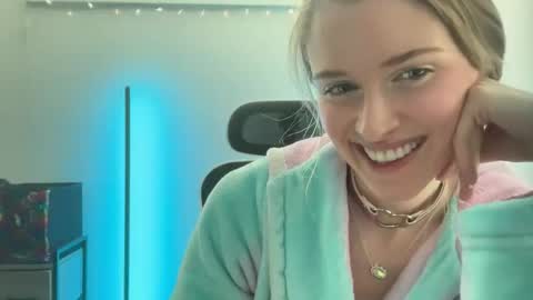 shadebabe online show from May 2026 06:09:01 PM