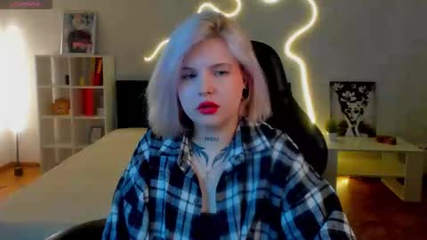 Lana online show from November 2025 01:38:01 AM