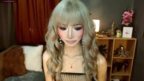 Snapshot of shaina_cummer chatting on March 2026 11:27:02 PM shaina online show from March 2026 11:27:02 PM