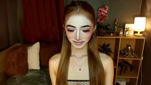 Snapshot of shaina_cummer chatting on April 2026 11:38:01 PM shaina online show from April 2026 11:38:01 PM