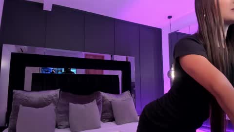 Shaina Vasquez online show from October 2025 07:11:02 PM