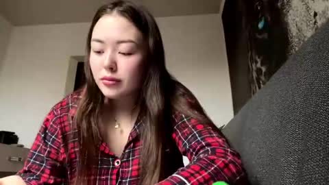 Snapshot of shakitaconnett chatting on November 2025 05:07:01 AM Hana online show from November 2025 05:07:01 AM