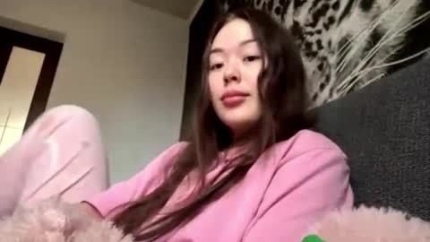 Snapshot of shakitaconnett chatting on November 2025 03:29:02 AM Hana online show from November 2025 03:29:02 AM