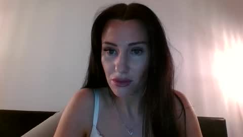 Annaleseee online show from October 2025 02:19:01 PM