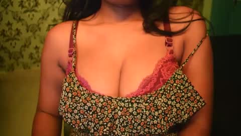Snapshot of shanaya_indian chatting on February 2025 01:33:02 PM shanaya indian online show from February 2025 01:33:02 PM