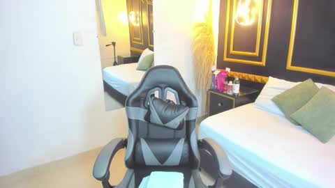 Shanel online show from February 2026 12:33:01 PM