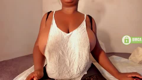 Snapshot of shaniblack chatting on November 2025 03:33:02 PM Danna online show from November 2025 03:33:02 PM