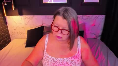 Shannon online show from December 2025 05:02:01 AM