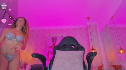 Snapshot of shantalll__ chatting on March 2025 02:01:02 PM Shantal online show from March 2025 02:01:02 PM