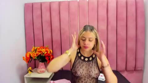 Snapshot of shanthal_fox_ chatting on October 2025 12:42:02 PM shanthal online show from October 2025 12:42:02 PM