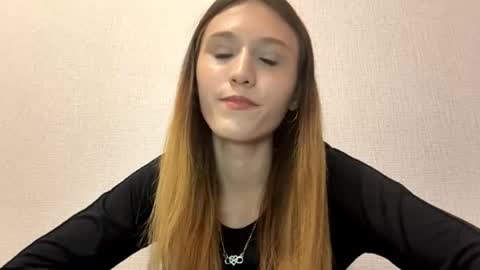 Kira online show from April 2026 07:03:01 PM