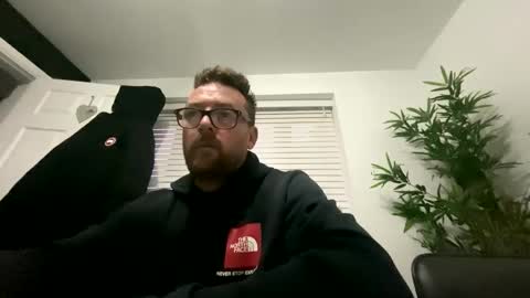 Snapshot of sharksboy16 chatting on January 2025 07:32:01 AM Sharksboy online show from January 2025 07:32:01 AM